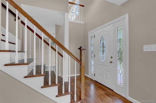 31 Teller Ave, Coram, NY, 11727-4054 | Card Image