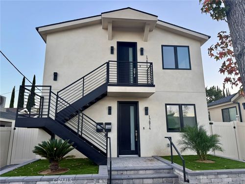 17816 Bullock St, Encino, CA, 91316-1038 | Card Image