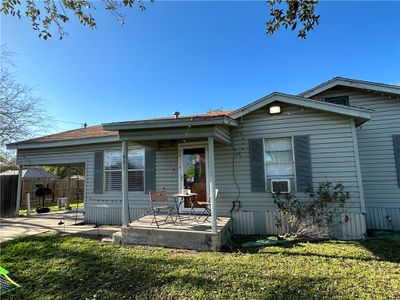 901 E Fannin Street, House other with 4 bedrooms, 2 bathrooms and null parking in Beeville TX | Image 3