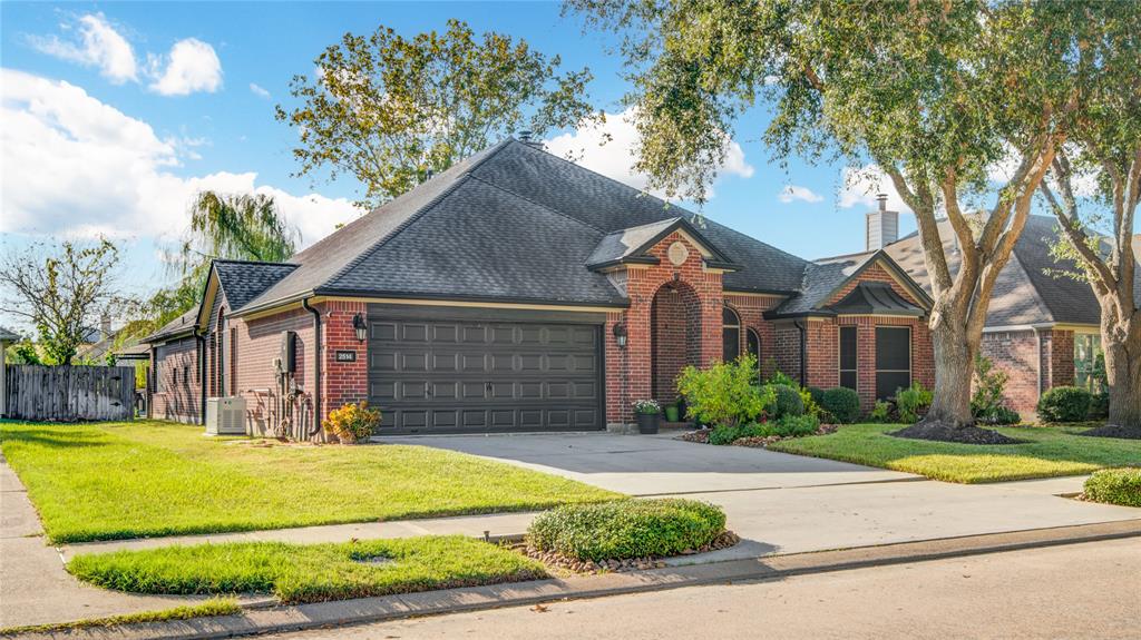 Sunny Shores Dr, Pearland, TX 77584