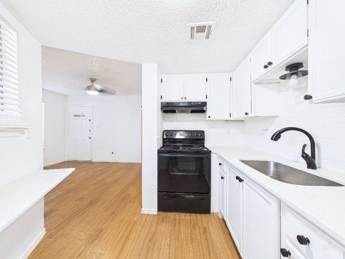 apt-201-2500 Burleson Rd, Austin, TX, 78741-5605 | Card Image