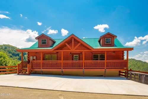 3270 Lonesome Pine Way, Sevierville, TN, 37862-8750 | Card Image