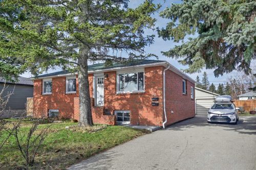 32 Beaupre Cres Nw, Calgary, AB, T3B2S8 | Card Image