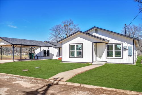 402 W College St, Jacksboro, TX, 76458-1715 | Card Image
