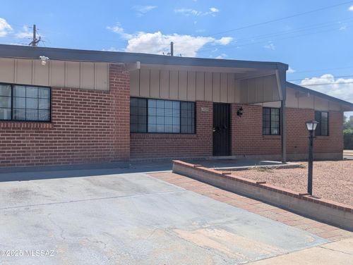8250 E Shiloh St, Tucson, AZ, 85710-2936 | Card Image