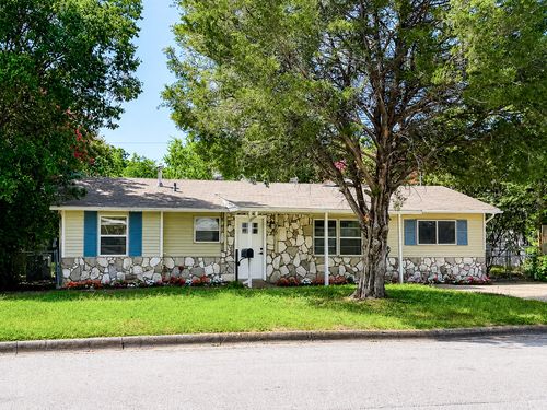 209 W Southern Ave, Saginaw, TX, 76179-1912 | Card Image