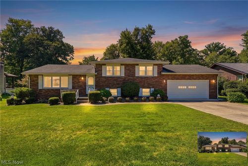 8 Sioux Trl, Girard, OH, 44420-3630 | Card Image