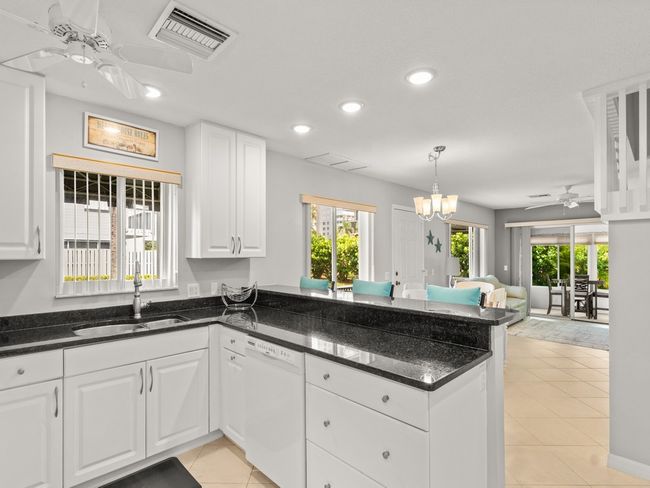 APT-54 - 4949 N Highway A1a, House attached with 3 bedrooms, 3 bathrooms and null parking in Hutchinson Island FL | Image 5