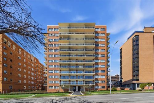 1104-1105-4740 Roanoke Pkwy, Kansas City, MO, 64112-2040 | Card Image