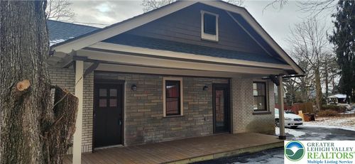 rear-425 Pine St, CATASAUQUA, PA, 18032-1725 | Card Image