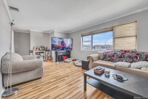 4792 Hempstead Tpke, Farmingdale, NY, 11735-2030 | Card Image