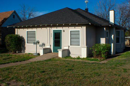 200 S Jacobs St, Albany, TX, 76430-2547 | Card Image