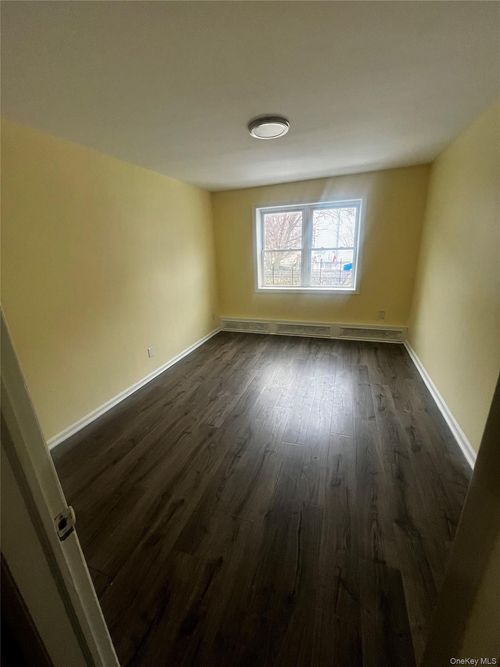 2113 Chatterton Ave, Bronx, NY, 10472-6203 | Card Image