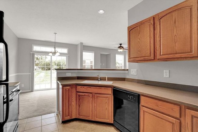 10905 Lemongrass Dr, Condo with 2 bedrooms, 3 bathrooms and null parking in Zionsville IN | Image 13