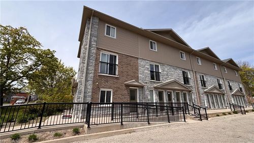 1-122 Courtland Ave E, Kitchener, ON, N2G0B8 | Card Image