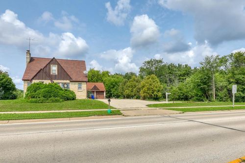 20060 W Greenfield Avenue, Brookfield, WI, 53045 | Card Image