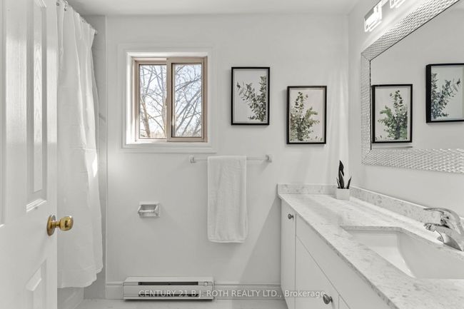 9 Evergreen Crt, Condo with 3 bedrooms, 3 bathrooms and 1 parking in Barrie ON | Image 18