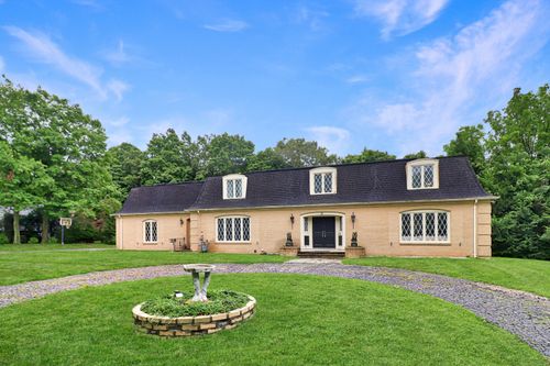 611 Bunker Hill Ave, Waterbury, CT, 06708-1801 | Card Image