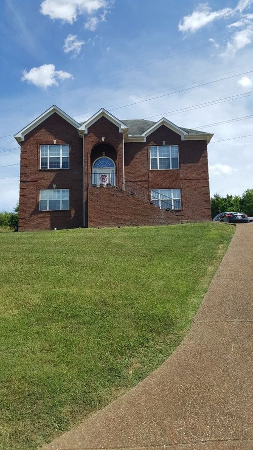 111 Chambliss Ct, Hendersonville, TN, 37075-7067 | Card Image