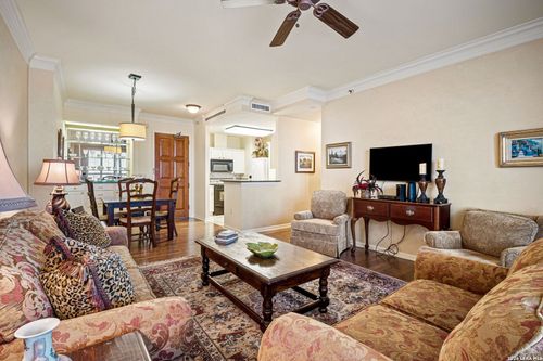 810-1 Towers Park Ln, San Antonio, TX, 78209-6434 | Card Image