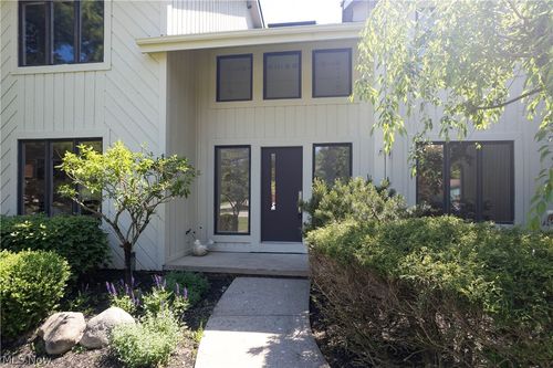 3939 Beechmont Trl, Beachwood, OH, 44122-4785 | Card Image