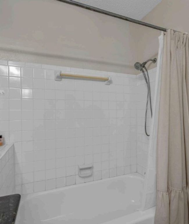 Full bath with shower / bath combination with curtain | Image 20