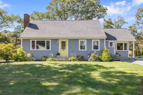 15 Geraldine Rd, Cotuit, MA, 02635-2601 | Card Image