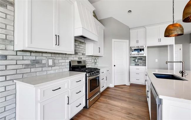 6045 Apache Dr, House other with 4 bedrooms, 3 bathrooms and null parking in Shawnee KS | Image 9