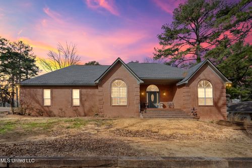 124 Gwen Rd, Senatobia, MS, 38668-6373 | Card Image