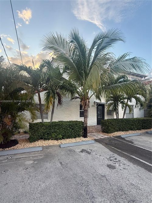 2-2816 Pine Tree Dr, Miami Beach, FL, 33140-4388 | Card Image