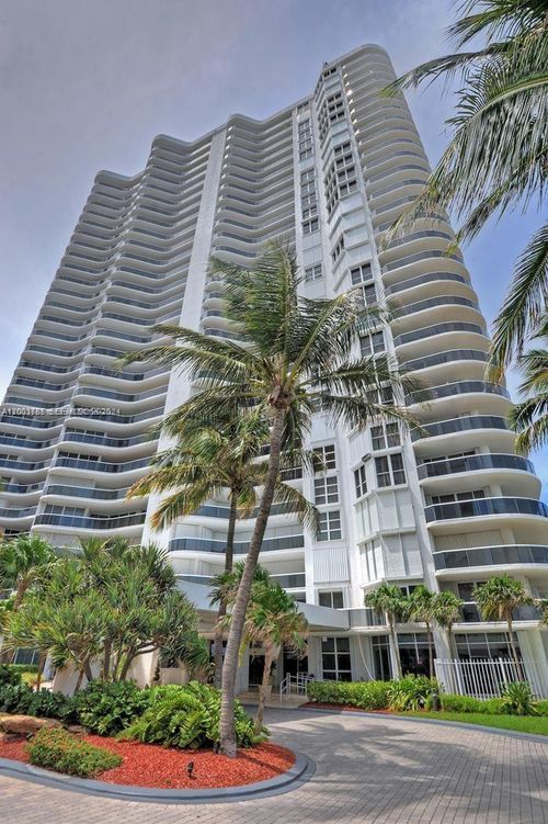 602-16711 Collins Ave, Sunny Isles Beach, FL, 33160-4255 | Card Image