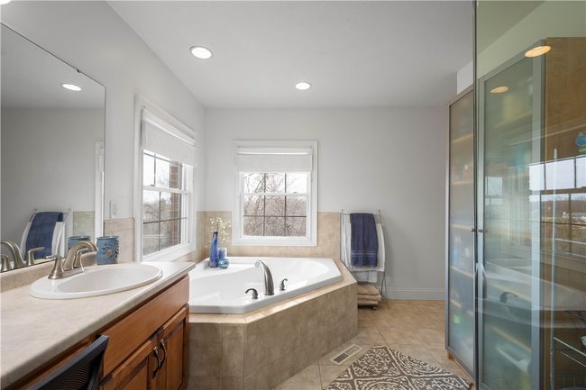 2021 Sterling Dr, House other with 4 bedrooms, 4 bathrooms and 3 parking in Mc Donald PA | Image 22