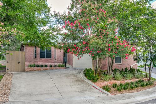 10 Oakwell Farms Pkwy, San Antonio, TX, 78218-1780 | Card Image