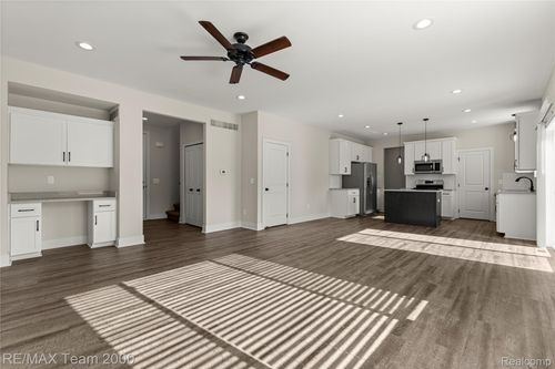 215 Clinton St, Romeo, MI, 48065-4712 | Card Image