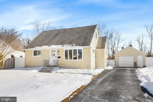 82 Charles Bossert Dr, BORDENTOWN, NJ, 08505-2754 | Card Image