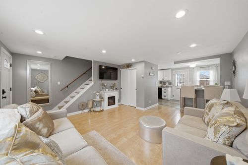 77-38 Village Green Dr, North Andover, MA, 01845-5053 | Card Image