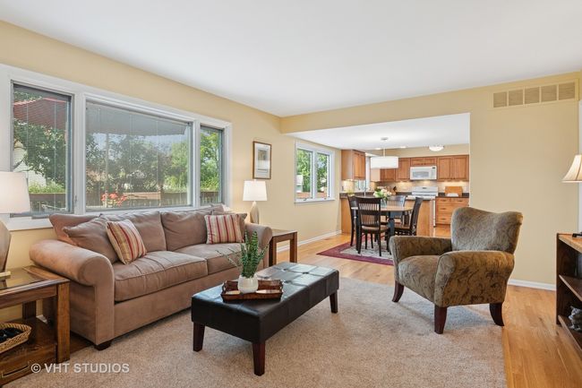 566 Northampton Cir, House other with 4 bedrooms, 3 bathrooms and 6 parking in Elk Grove Village IL | Image 19