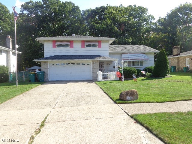 Essex Dr, Seven Hills, OH 44131
