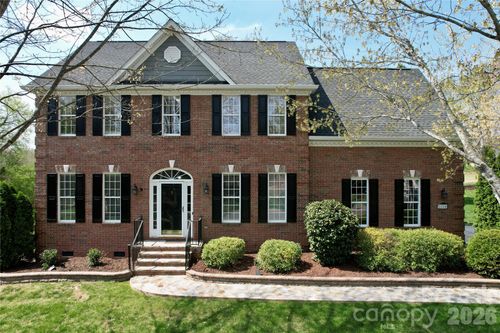 8224 Glamorgan Ln, Matthews, NC, 28104-0643 | Card Image