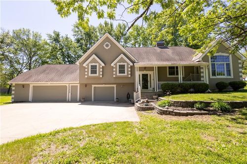 13500 Brookwood Way, Saint Joseph, MO, 64505-8527 | Card Image