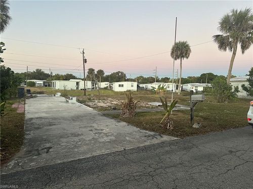 317 Lantern Ln, NORTH FORT MYERS, FL, 33917-6520 | Card Image