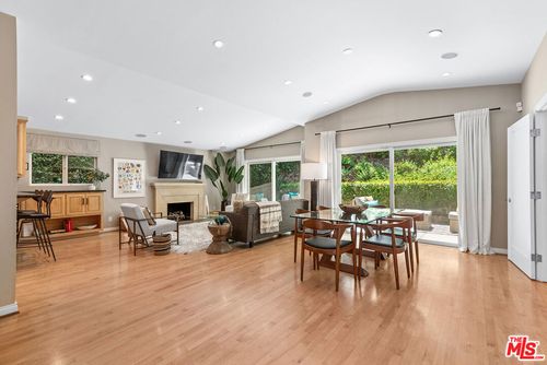 1585 Benedict Canyon Dr, Beverly Hills, CA, 90210-2023 | Card Image