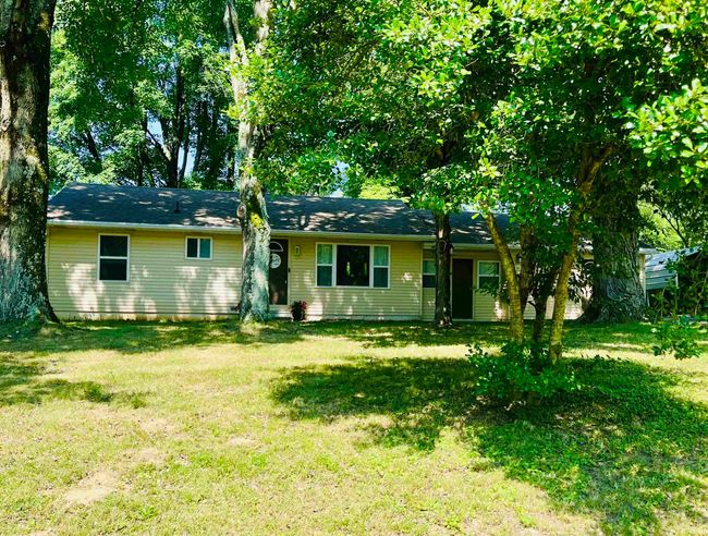 611 Russell Rd, Home with 3 bedrooms, 1 bathrooms and 4 parking in Chandler IN | Image 5