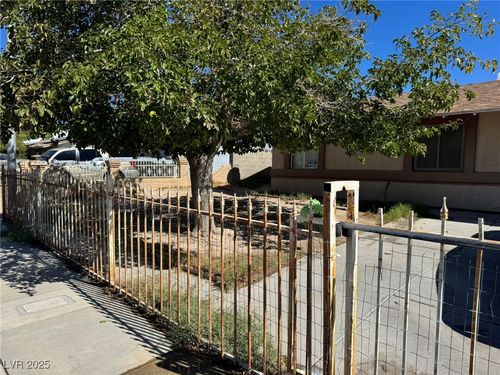 3724 Berg St, North Las Vegas, NV, 89030-4432 | Card Image