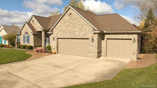 4400 Oak Tree Trl, Fenton, MI, 48430-9173 | Card Image