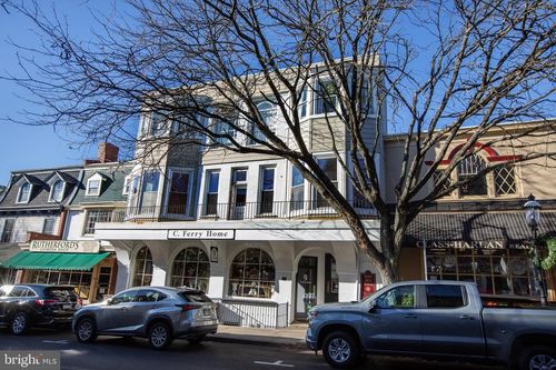 17 W State St, DOYLESTOWN, PA, 18901-4225 | Card Image