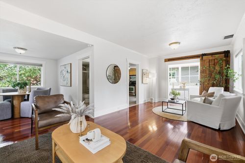626 W Emerson Street, Seattle, WA, 98119 | Card Image