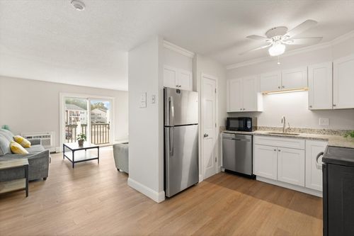 apt-9-6 Chapel Hill Dr, Plymouth, MA, 02360-6019 | Card Image