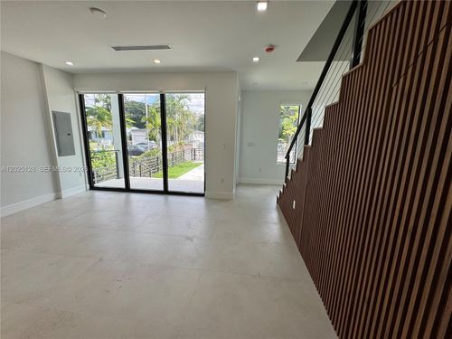 1924 Nw 27th St, Miami, FL, 33142-8470 | Card Image