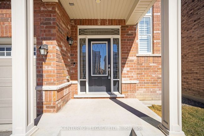 33 Callandar Rd, House other with 4 bedrooms, 3 bathrooms and 4 parking in Brampton ON | Image 4